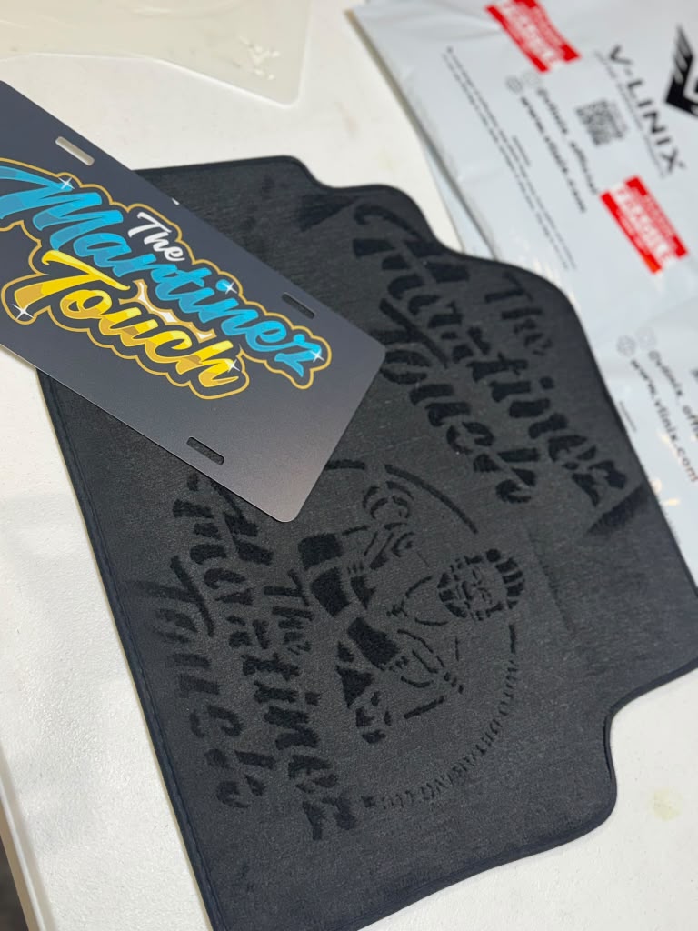 Placa de cubierta personalizada para detallistas móviles: aluminio + adhesivo reutilizable | VLINIX