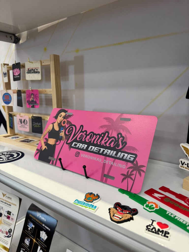 Placa de cubierta personalizada para detallistas móviles: aluminio + adhesivo reutilizable | VLINIX