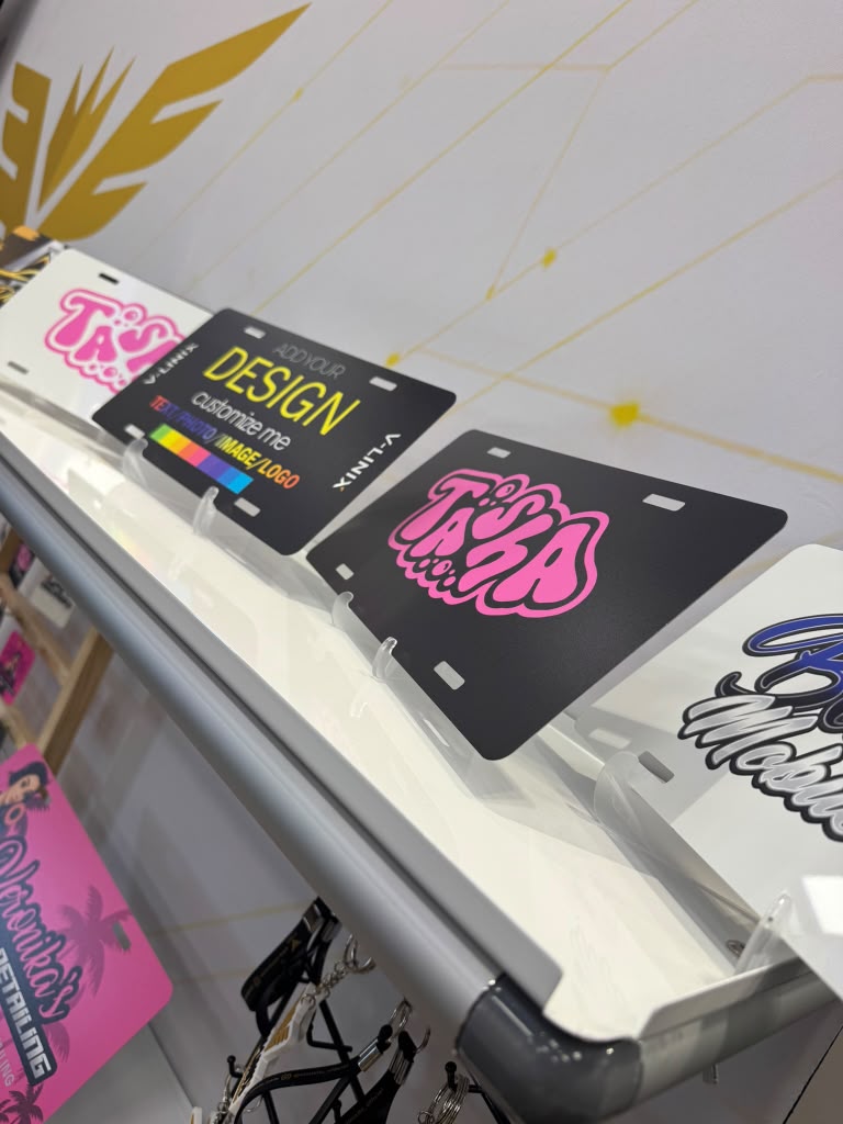 Placa de cubierta personalizada para detallistas móviles: aluminio + adhesivo reutilizable | VLINIX