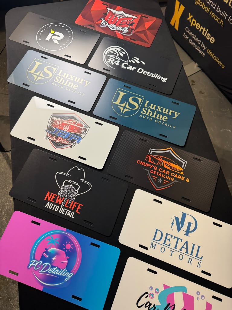 Placa de cubierta personalizada para detallistas móviles: aluminio + adhesivo reutilizable | VLINIX