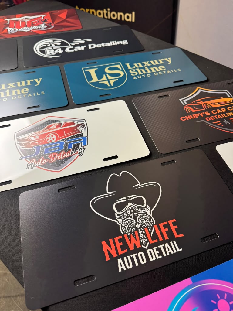 Placa de cubierta personalizada para detallistas móviles: aluminio + adhesivo reutilizable | VLINIX